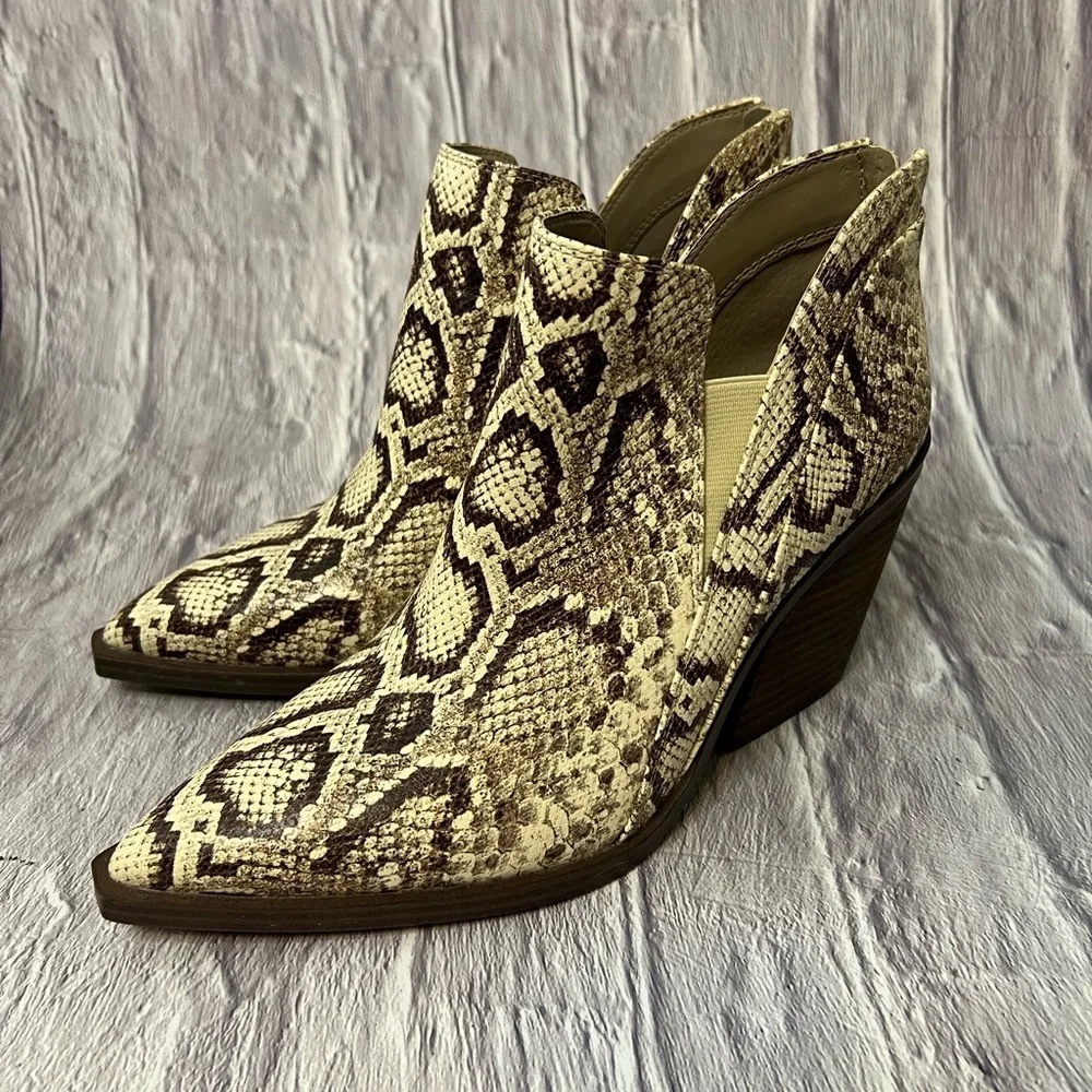 Vince Camuto Bootie Size 9